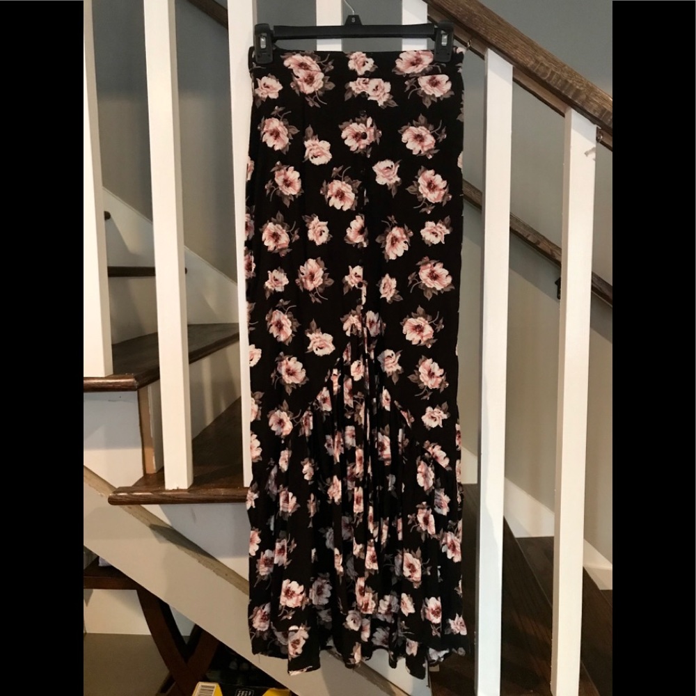 Floral Black Maxi-Skirt